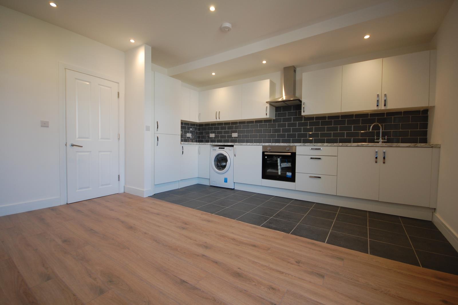 1 bed property in Flat 3, London